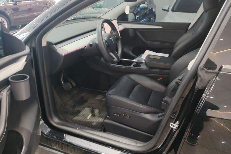 Used Tesla Model Y 2023 Rear-Wheel-Drive Version
