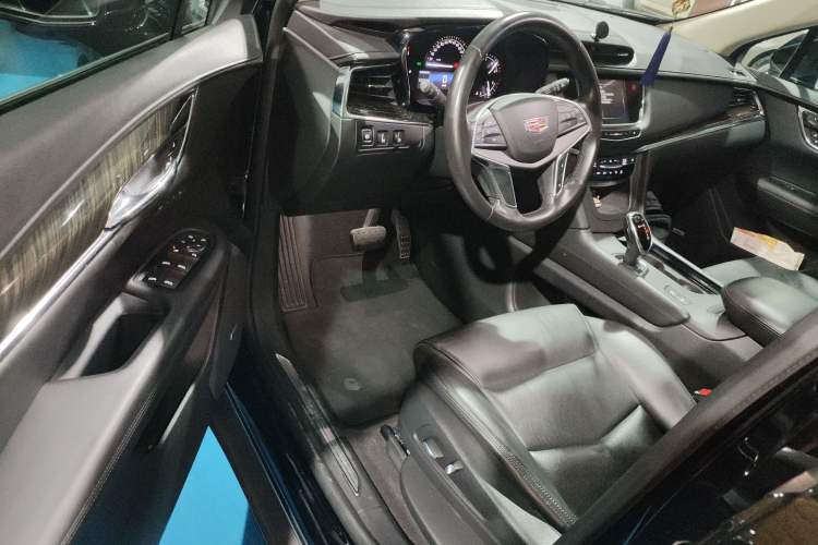 Used Cadillac XT5 2016 25T Luxury Model