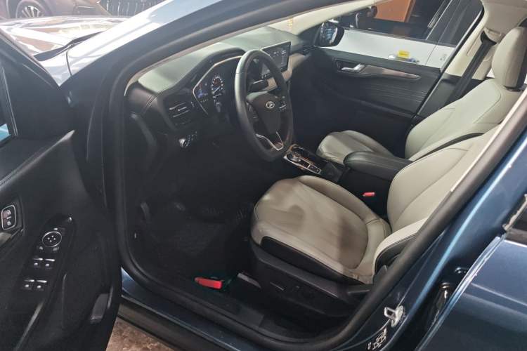 Used Ford Escape 2020 EcoBoost 245 Two-Wheel-Drive Comfort Edition
