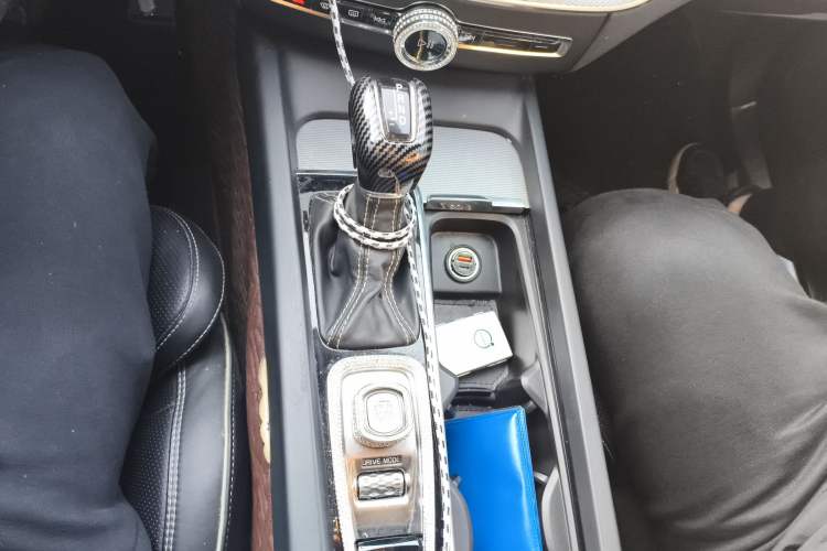 Used Volvo XC60 2019 T5 4x4 Zhiyuan Sport Edition China V Standard
