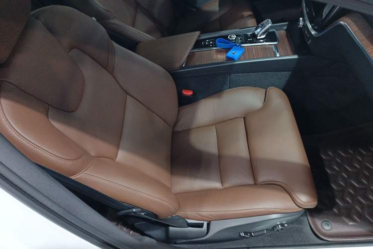 Used Volvo V60 2022 B5 Zhiyuan Luxury Edition
