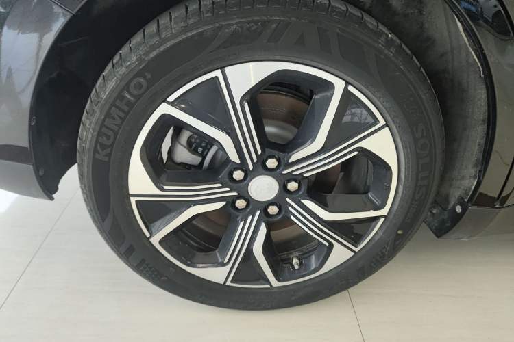 Used Hongqi E-QM5 2022 431 km Charge & Enjoy Edition
