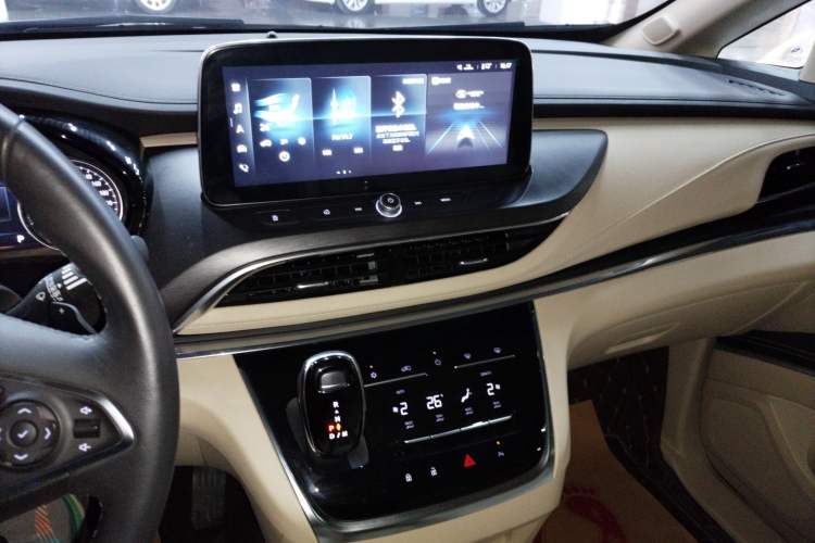 Used Buick GL8 2023 Facelifted Land Cruiser Executive Luxury Version
