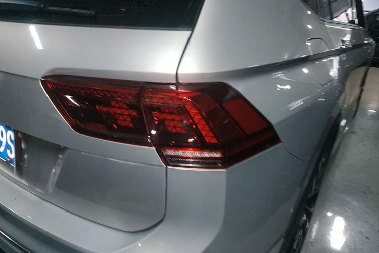 Used Volkswagen Tiguan L 2019 330TSI Automatic Two-Wheel Drive R-Line Flagship Model China VI Standard