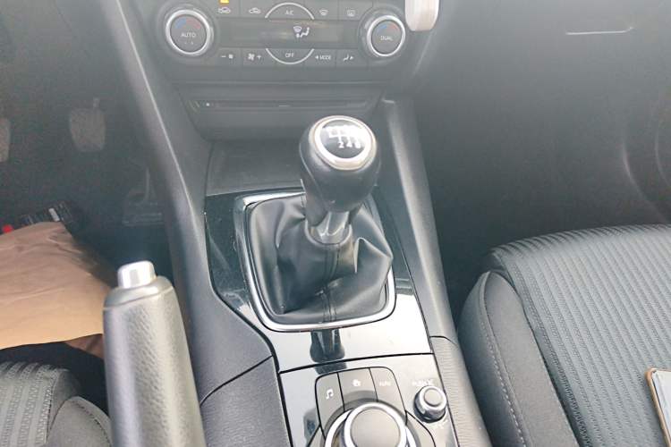 Used Mazda Mazda 3 Axela 2016 Sedan 1.5L Manual Luxury Model