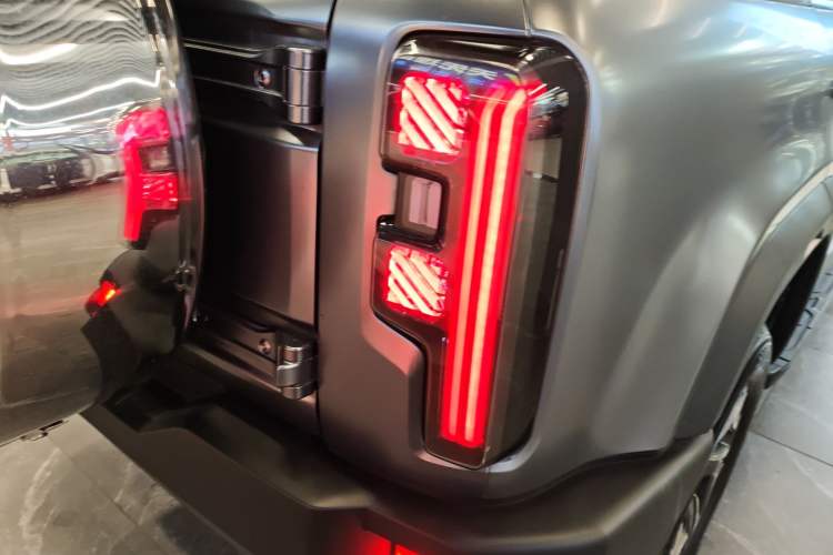 Used  BJ40 2024 2.0T All-New Urban Hunter Edition Chivalrous Style
