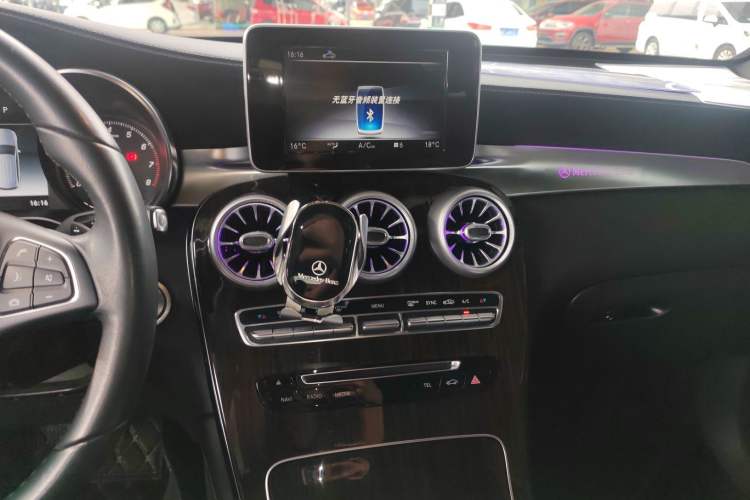 Used Mercedes-Benz GLC 2018 GLC 260 4MATIC Luxury Model
