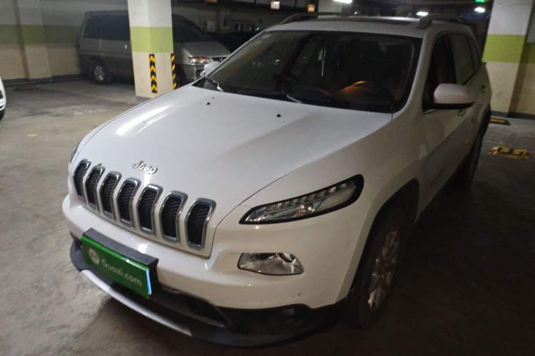 Used Jeep Cherokee 2017 2.0L Superior Edition