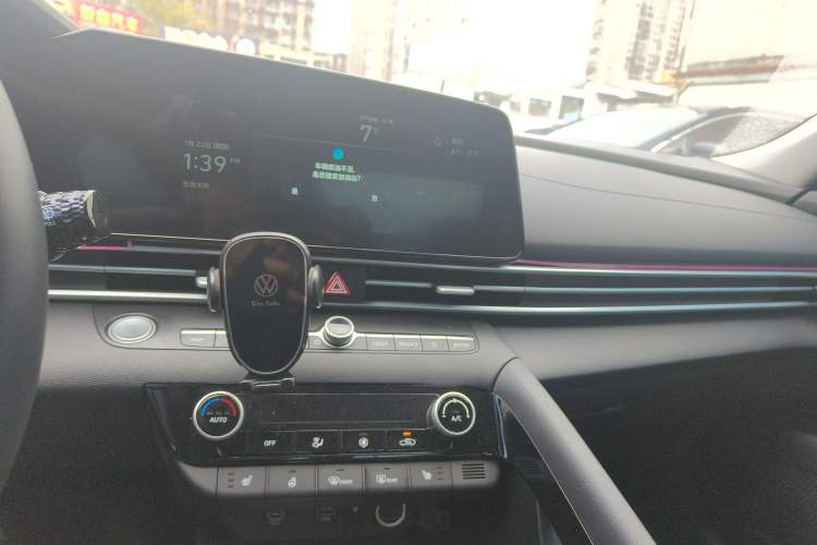 Used Hyundai Elantra 2023 1.5L CVT LUX Prestige Edition