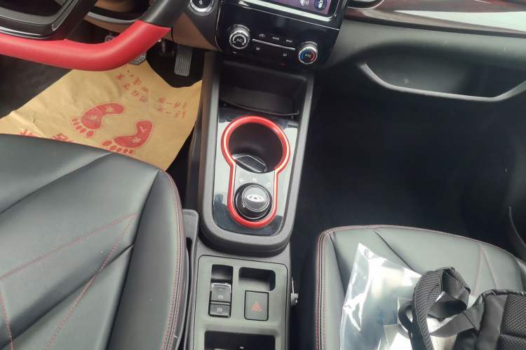 Used Chery Little Ant 2022 Revised Version Sweet Pink Edition Half-Sugar Version Lithium Iron Phosphate 30.7 kWh 30 kW 301 km
