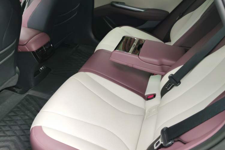 Used BYD Seal 2023 DM-i 1.5L 121km Prestige Model
