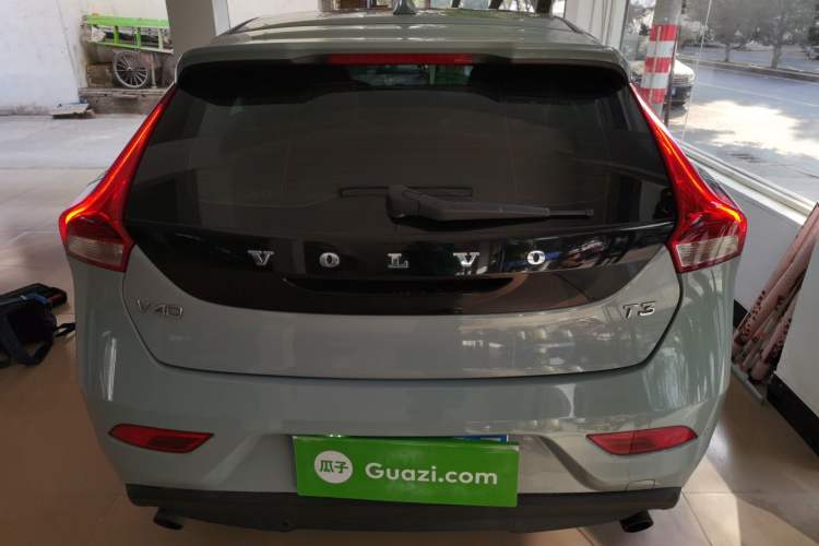 Used Volvo V40 2017 T3 Zhiyi Edition
