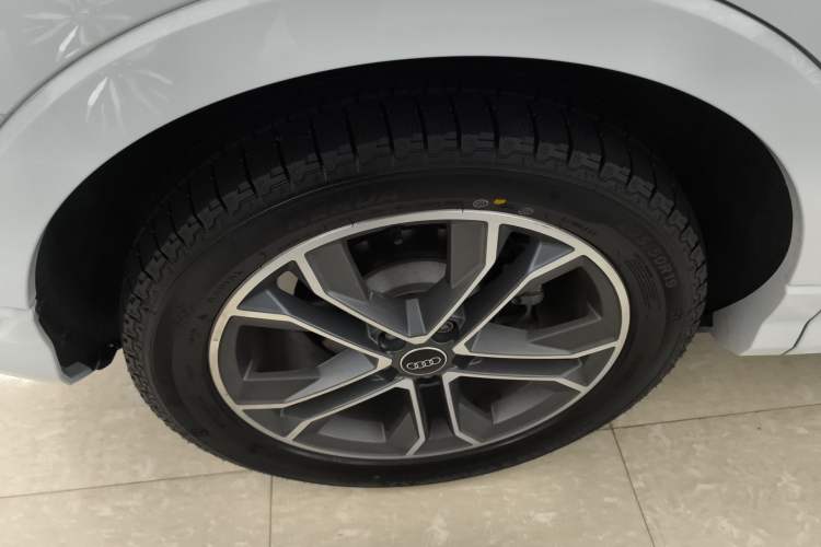 Used Audi Q3 2024 40 TFSI Fashion Dynamic Model