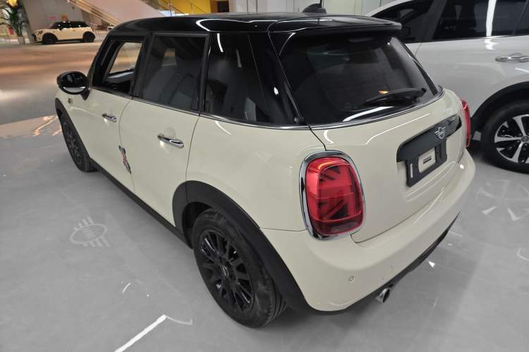 Used  MINI 2019 1.5T COOPER Classic Edition Five-Door Version
