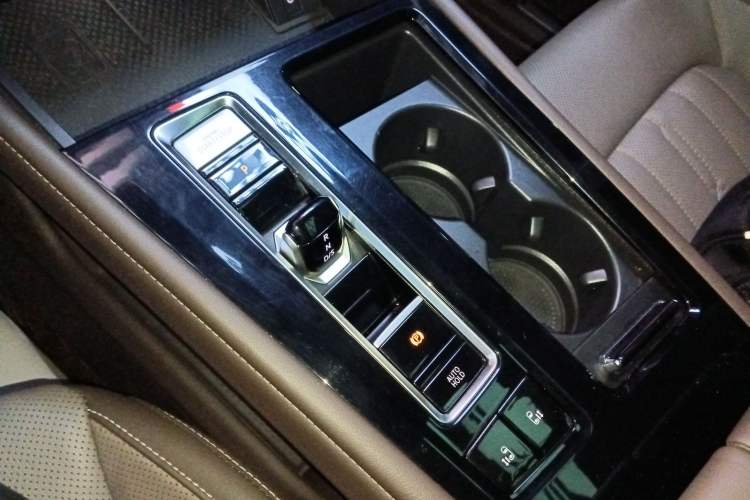 Used Volkswagen Viloran 2022 330TSI Luxury Edition
