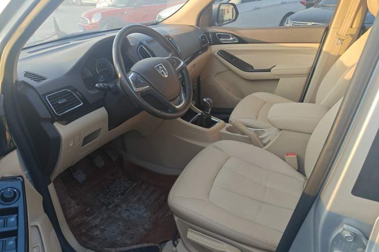 Used Baojun 730 2014 1.5L Manual Luxury Navigation ESP Version 7 Seats