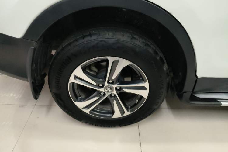 Used Toyota RAV4 2015 2.0L CVT Two-Wheel Drive Fashion Edition
