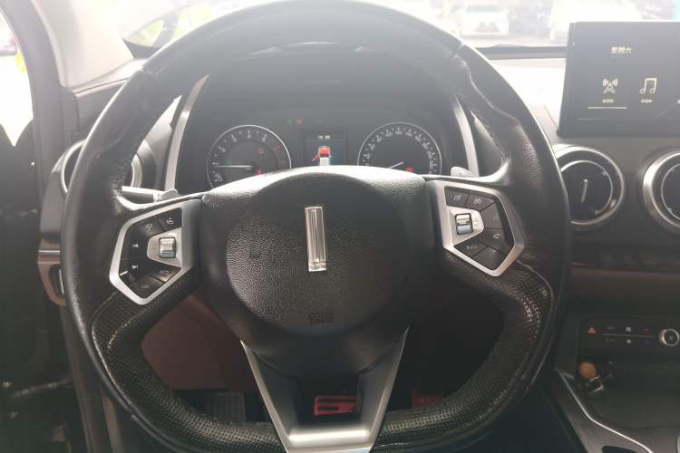 Used Wey VV5 2019 1.5T Two-Wheel Drive Color Pioneer
