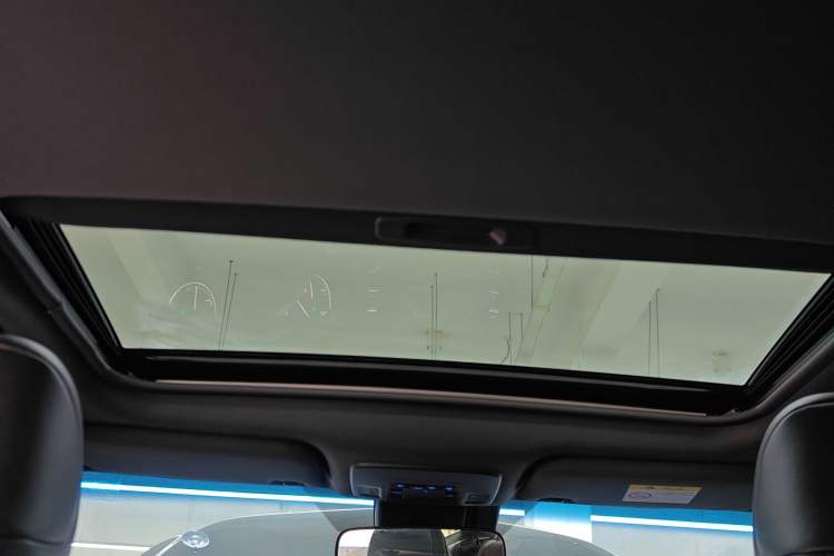 Used Toyota Avalon 2019 Dual-Engine 2.5L Luxury Edition China VI Standard