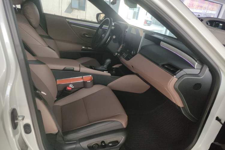 Used Lexus ES 2025 300h Deluxe Edition