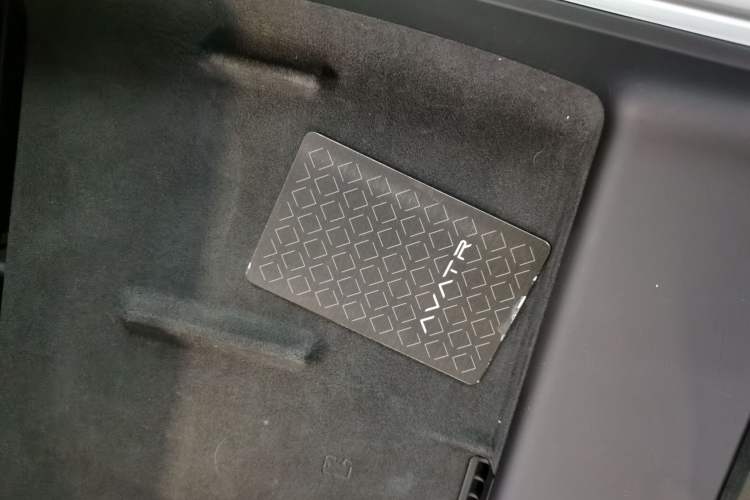 Used  11 2022 Long-Range Dual-Motor Version 5 Seats