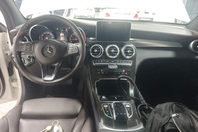 Used Mercedes-Benz GLC 2019 Facelift GLC 260 L 4MATIC Luxury Model
