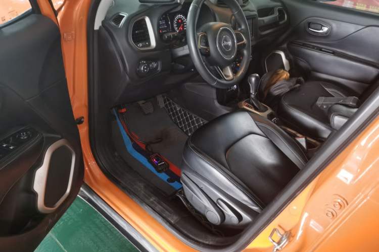 Used  Renegade 2018 Connected Large Screen Version 180T Automatic High-Energy Edition
