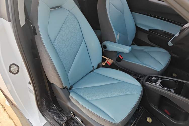 Used Chery Little Ant 2022 Revised Version Sweet Pink Edition Half-Sugar Version Lithium Iron Phosphate 30.7 kWh 30 kW 301 km
