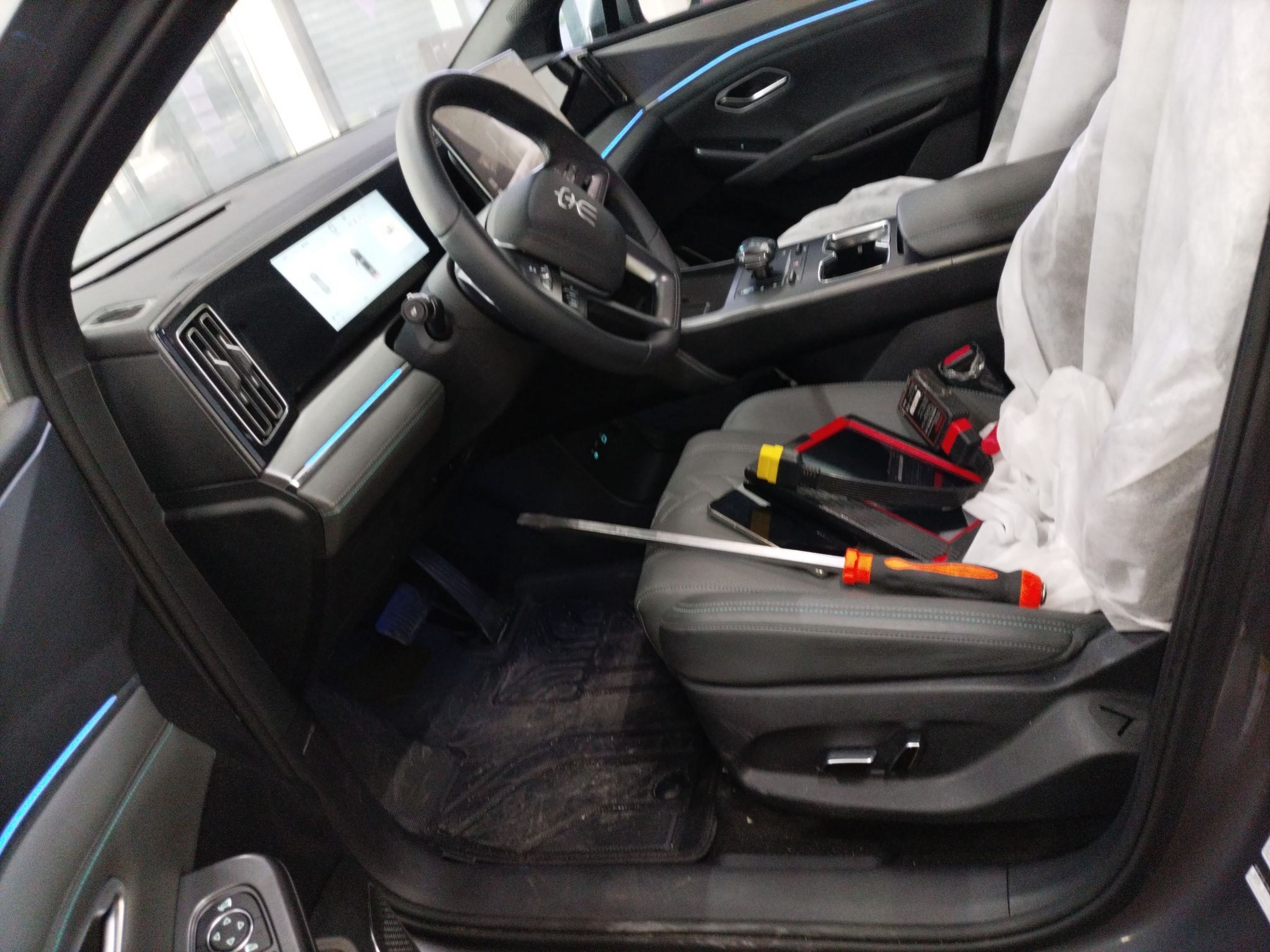 المقاعد الأمامية داخل السيارة