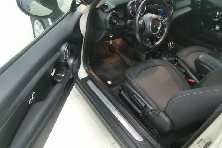 Used  MINI 2019 1.5T ONE
