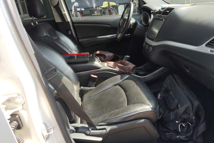 Used Dodge Journey 2013 2.4L Two-Wheel Drive Luxury Version
