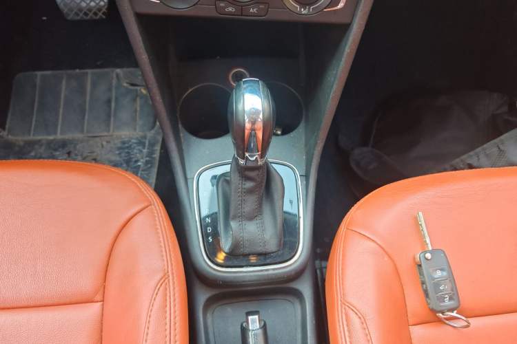 Used Volkswagen Polo 2016 1.6L Automatic Comfort Model
