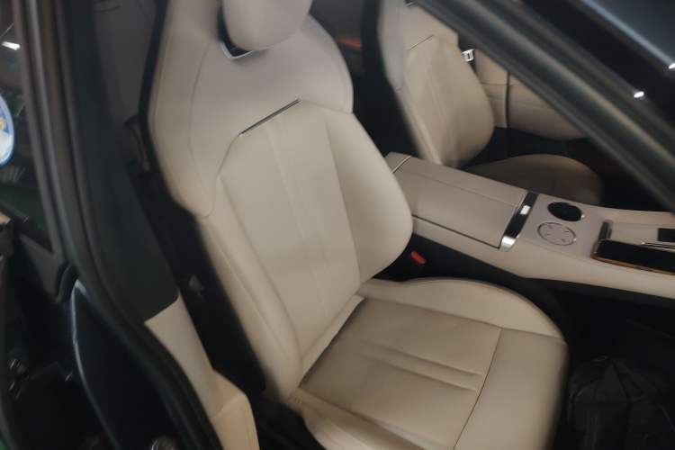 Used  YU7 2025 Ultra-Long Range High-Performance All-Wheel-Drive Max Edition