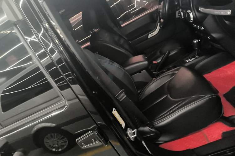 Used  Wrangler 2017 3.0L Sahara Four-Door Comfort Edition
