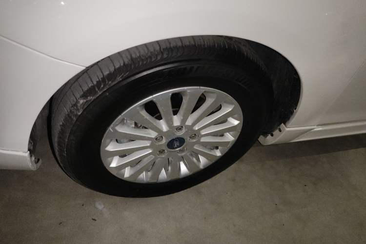 Used Ford Focus 2013 Hatchback Classic 1.8L Automatic Fashion Edition
