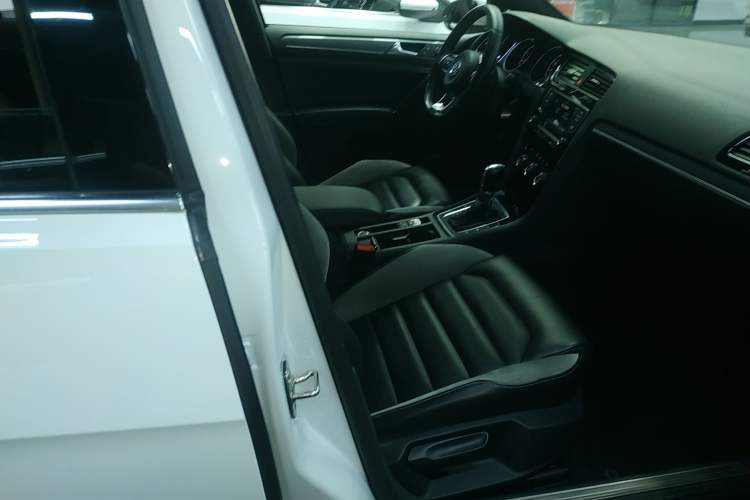 Used Volkswagen Golf 2017 280TSI Automatic R-Line Million-Vehicle Commemorative Edition
