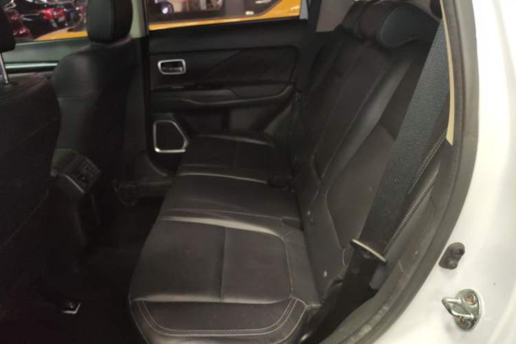 Used Mitsubishi Outlander 2019 2.0L Two-Wheel Drive Comfort Edition 5 Seats China VI Standard
