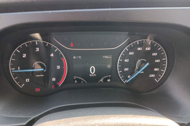 Used JMC Fushun 2025 2.0T 6MT Diesel Mid-Roof High-Arch Commercial Multi-Purpose 7-Seater Passenger Vehicle