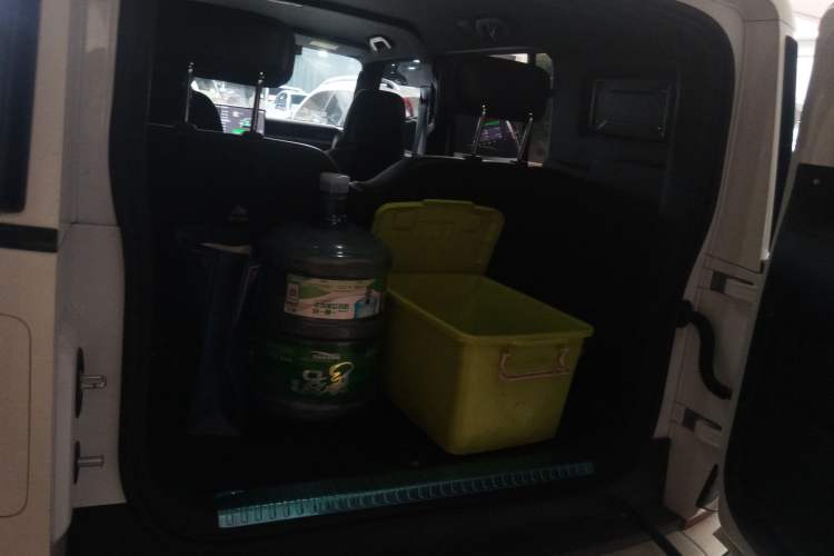 Used  V23 2025 401 Two-Wheel Drive Advanced Edition