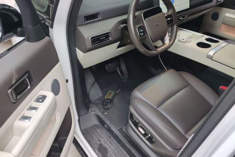 Used Li Auto MEGA 2024 Ultra Model
