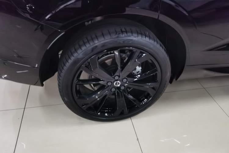 Used Volvo XC60 New Energy 2025 Plug-in Hybrid Long-Range All-Wheel Drive Zhiyuan Extreme Night Black Edition
