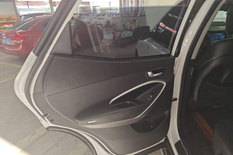 Used Hyundai Santa Fe 2015 2.0T Automatic 4x4 Smart 7-Seater