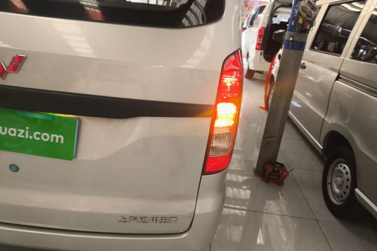 Used Wuling Hongguang V 2022 1.5L Jingqu Version Hydraulic Power Steering LAR
