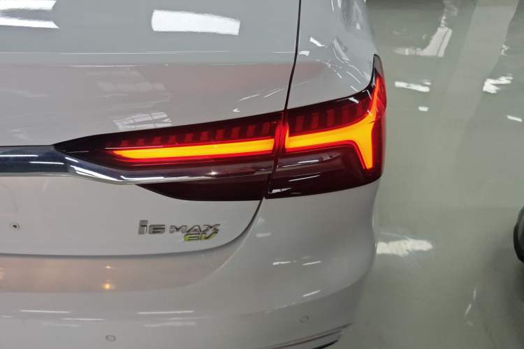 Used Roewe i6 MAX New Energy 2022 EV 600 Grand Touring Edition with Skyroof
