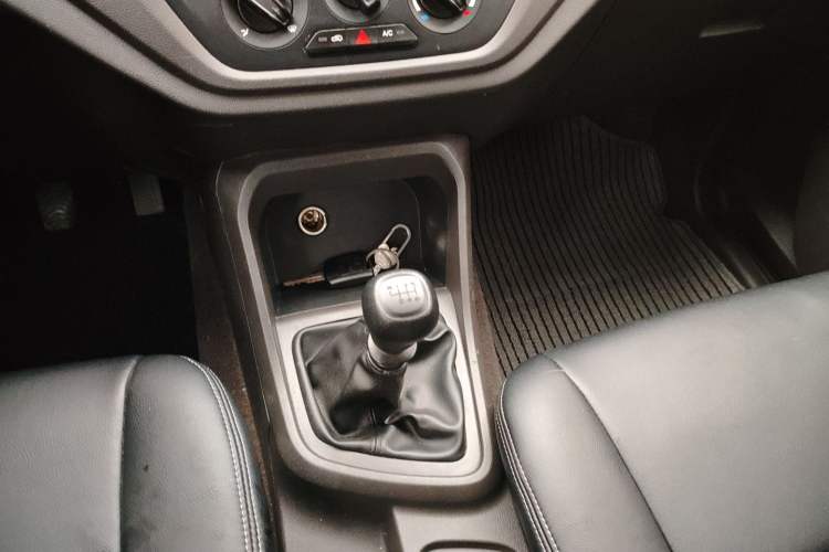 Used Wuling Hongguang V 2019 1.5L Enjoyment Version China VI LAR