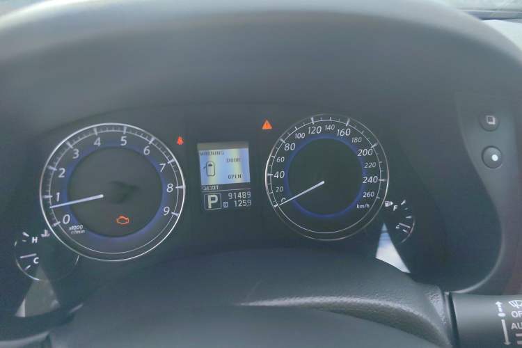 Used Infiniti QX50 2013 2.5L Two-Wheel-Drive Elegant Edition