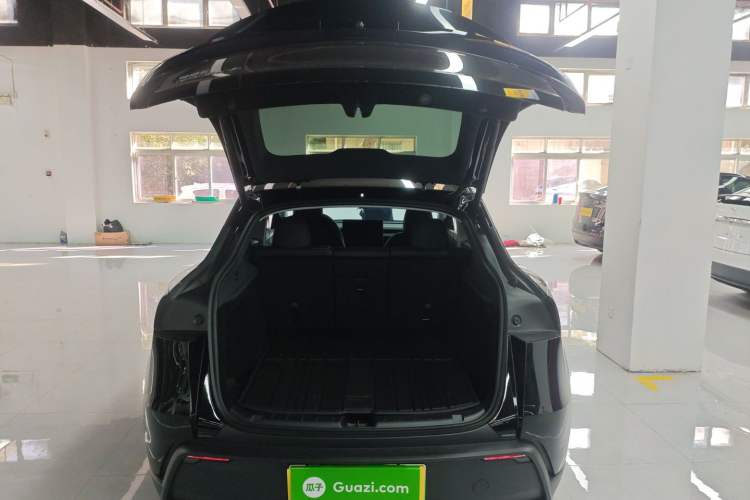 Used Tesla Model Y 2025 Long-Range All-Wheel-Drive Version
