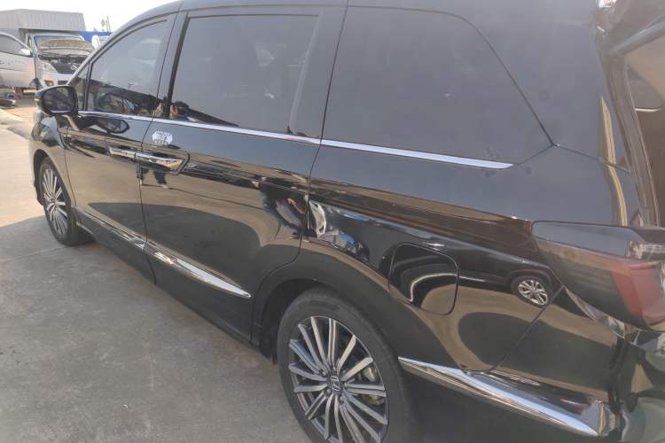 Used Honda Elysion 2022 2.0L eHEV Luxury First Edition
