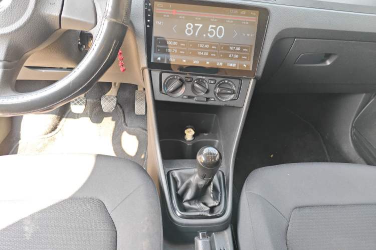 Used Volkswagen Santana 2015 1.6L Manual Fashion Edition