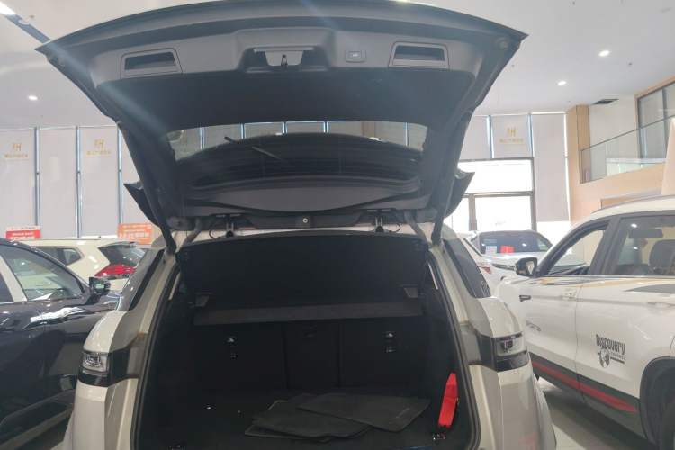 Used Land Rover Range Rover Evoque 2023 Aurora L 249 PS Collins Antique Bronze Special Edition
